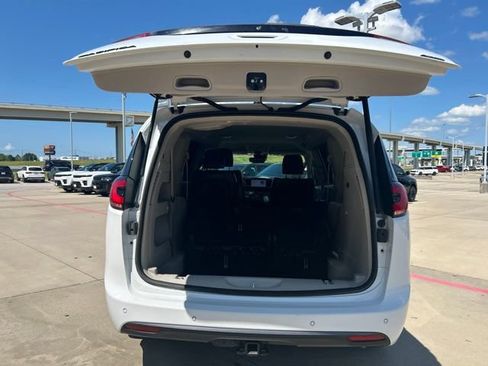 Used 2023 Chrysler Pacifica Touring-L w/ Road Tripper Package AWD/4WD image 12