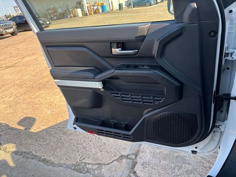 Used 2024 Toyota Tacoma TRD Off-Road image 18