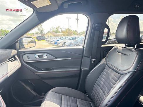 Used 2025 Ford Explorer ST-Line w/ ST-Line Street Pack AWD/4WD image 15