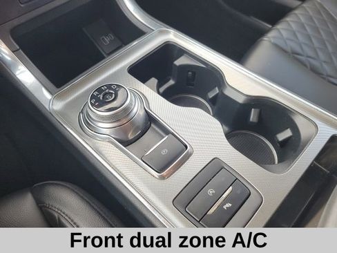 Used 2024 Ford Edge Titanium image 7