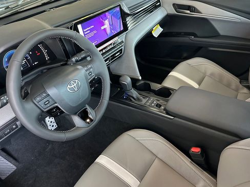 New 2026 Toyota Camry SE image 9