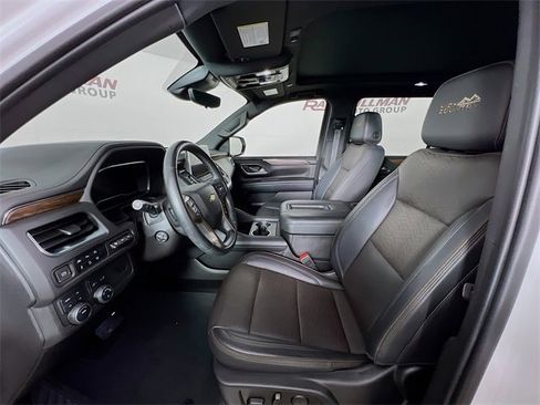 Used 2023 Chevrolet Suburban High Country image 10