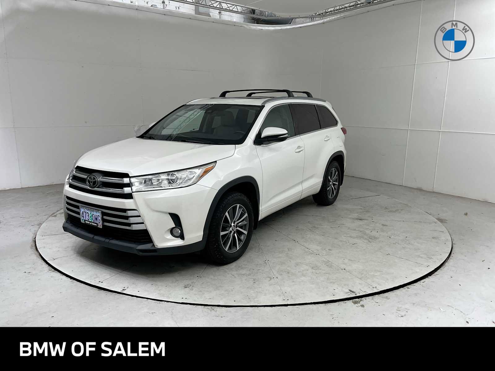 Used 2017 Toyota Highlander XLE AWD/4WD image 1