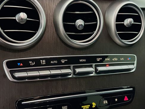 Used 2021 Mercedes-Benz GLC 300 GLC 300 image 23