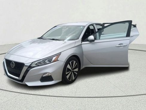 Used 2022 Nissan Altima 2.5 SV FWD image 10
