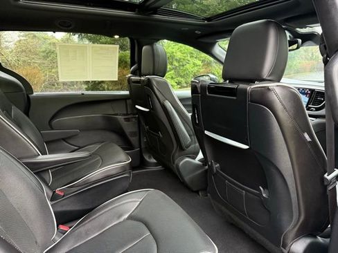 Used 2019 Chrysler Pacifica Limited w/ Advanced Safetytec Group image 29