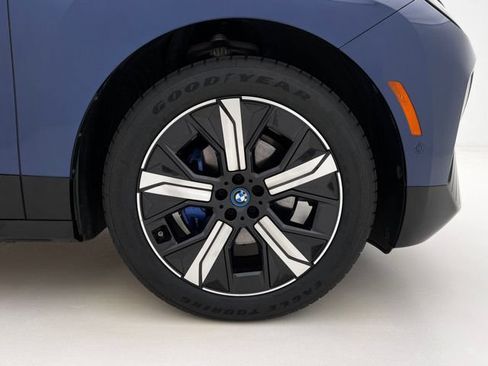 Used 2024 BMW iX xDrive50 w/ Premium Package AWD/4WD image 30