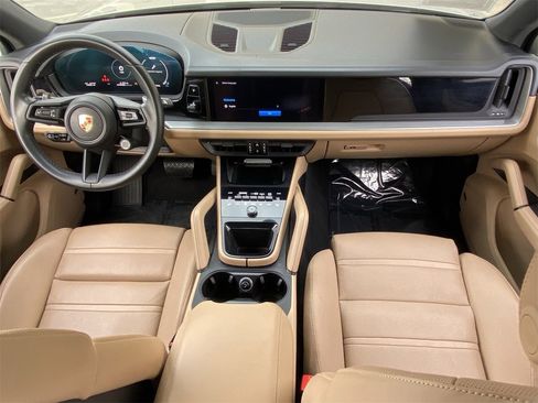 Used 2024 Porsche Cayenne image 15