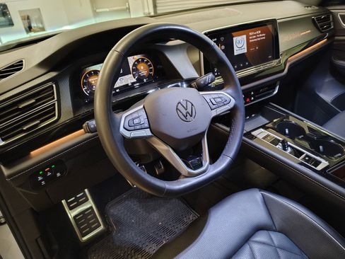 Used 2024 Volkswagen Atlas Cross Sport SEL Premium R-Line image 4