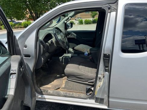 Used 2016 Nissan Frontier SV AWD/4WD image 6