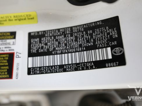 Used 2017 Toyota Camry XLE w/ Moonroof Package FWD image 13