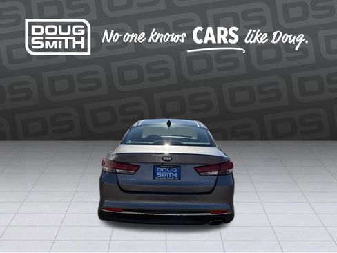 Used 2018 Kia Optima EX w/ Premium Package image 4
