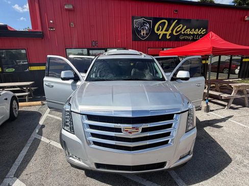 Used 2019 Cadillac Escalade Luxury RWD image 10