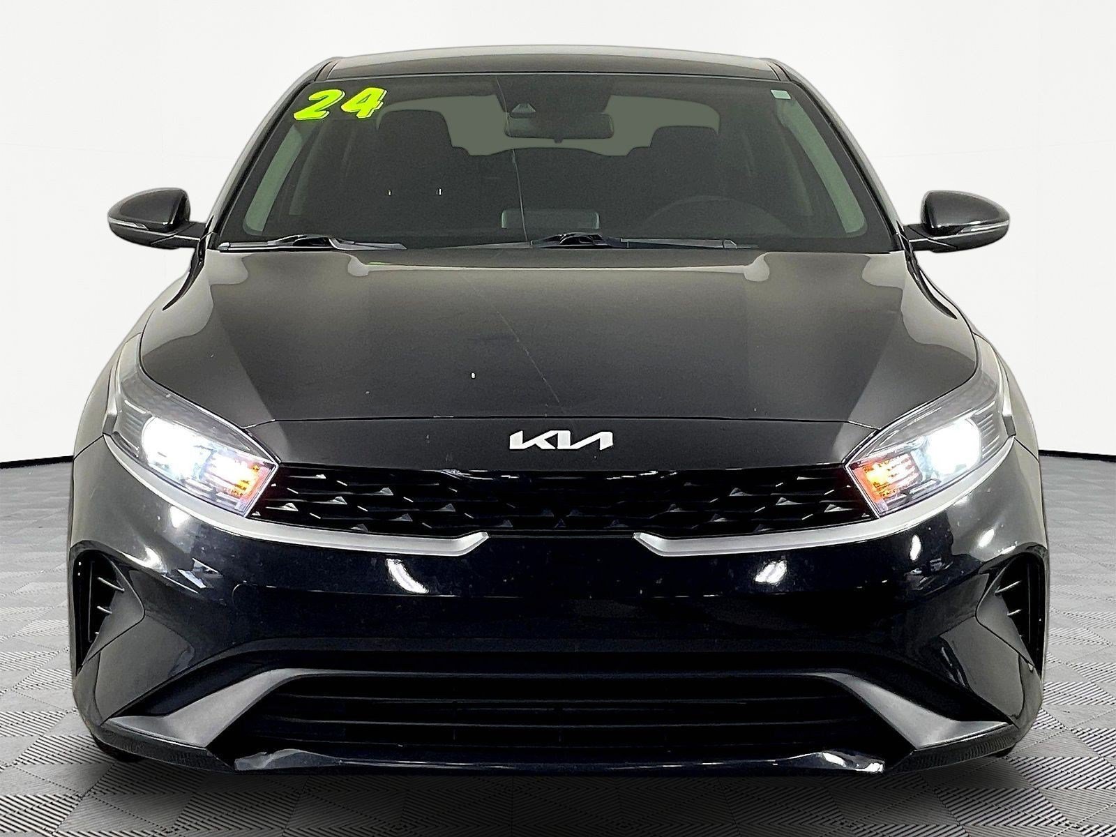 Used 2024 Kia Forte LXS w/ LXS Technology Package FWD image 2
