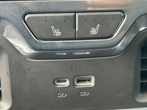 Used 2024 GMC Sierra 3500 Denali w/ Denali Reserve Package image 16