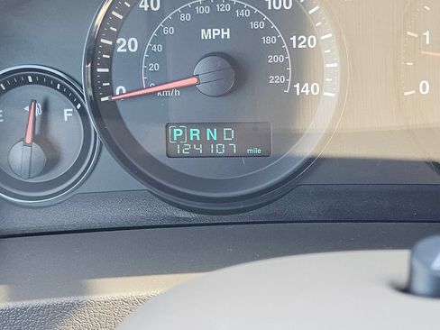 Used 2005 Jeep Grand Cherokee Laredo RWD image 21