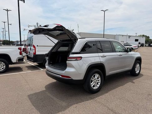 Used 2024 Jeep Grand Cherokee Laredo RWD image 15