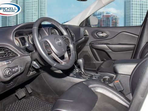 Used 2019 Jeep Cherokee Latitude Plus w/ Comfort/Convenience Group image 5