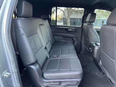 Used 2025 Chevrolet Suburban Z71 image 15