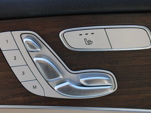 Used 2020 Mercedes-Benz GLC 300 image 9