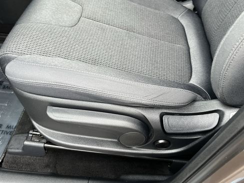 Used 2019 Hyundai Santa Fe SE AWD/4WD image 17