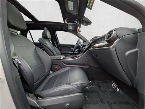Used 2025 Mercedes-Benz GLC 300 image 22
