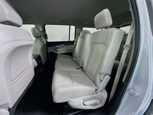 Used 2022 Jeep Wagoneer Series III image 24