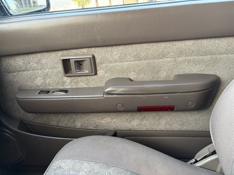 Used 2000 Toyota Tacoma PreRunner RWD image 22