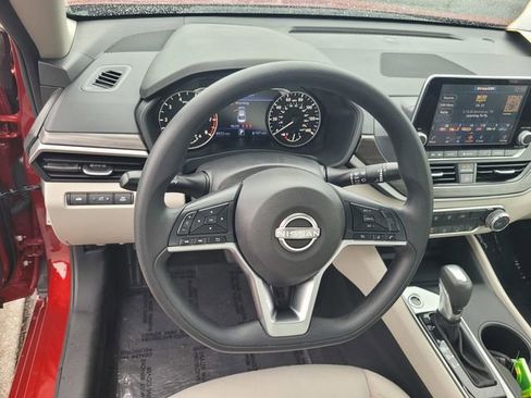 Certified 2025 Nissan Altima 2.5 SV FWD image 30