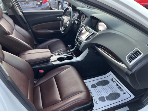 Used 2017 Acura TLX image 10