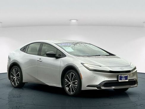 Used 2024 Toyota Prius XLE image 8