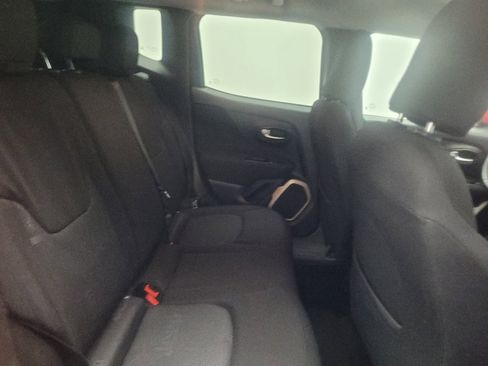 Used 2015 Jeep Renegade Latitude FWD image 19