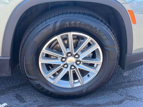 Used 2023 Chevrolet Traverse LT AWD/4WD image 12