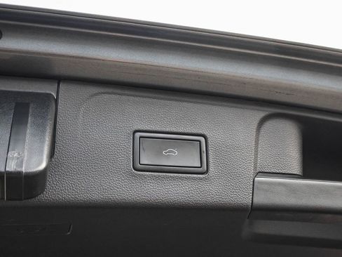 Used 2021 Volkswagen Atlas SEL Premium image 25