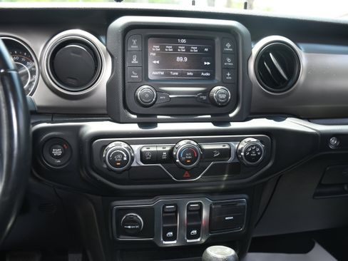 Used 2020 Jeep Wrangler Sport AWD/4WD image 14