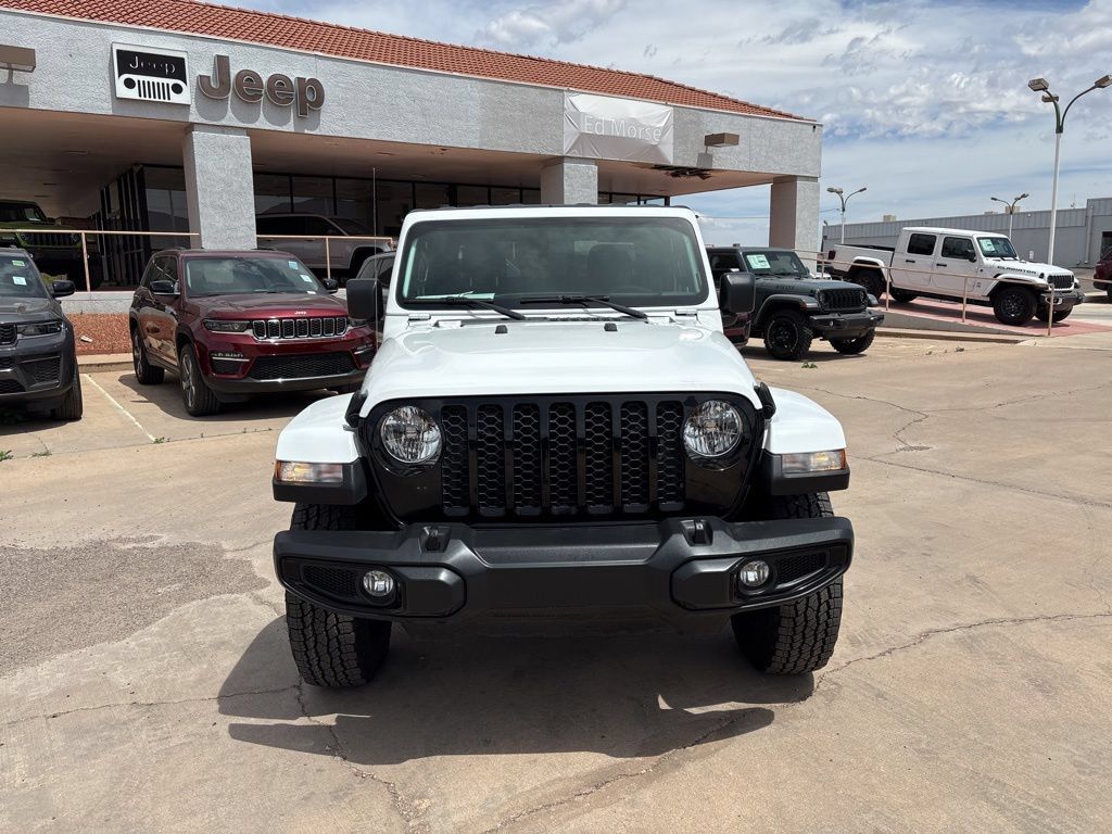 Used 2022 Jeep Gladiator Sport AWD/4WD image 2