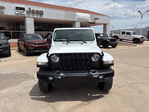 Used 2022 Jeep Gladiator Sport AWD/4WD image 2