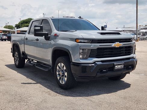 Used 2025 Chevrolet Silverado 2500 Custom w/ Custom Value Package AWD/4WD image 3