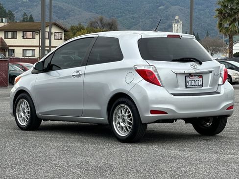 Used 2012 Toyota Yaris L image 6