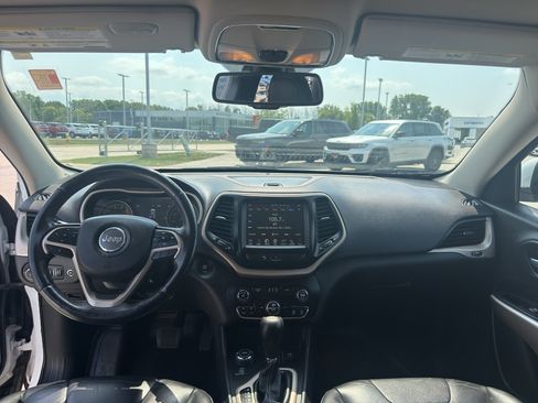 Used 2018 Jeep Cherokee Limited w/ Trailer Tow Group AWD/4WD image 29