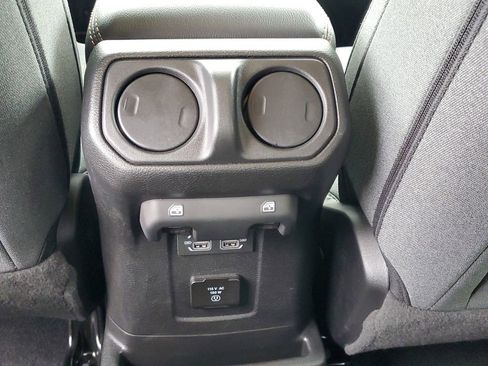 Used 2025 Jeep Wrangler Unlimited Sahara AWD/4WD image 11