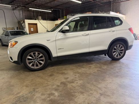 Used 2016 BMW X3 sDrive28i RWD image 2