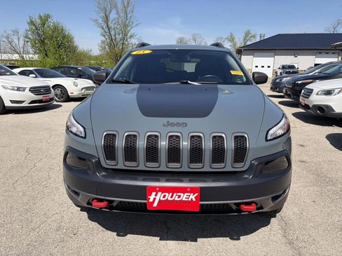 Used 2015 Jeep Cherokee Trailhawk AWD/4WD image 2