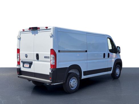 New 2025 RAM ProMaster 2500 w/ Convenience Group FWD image 10