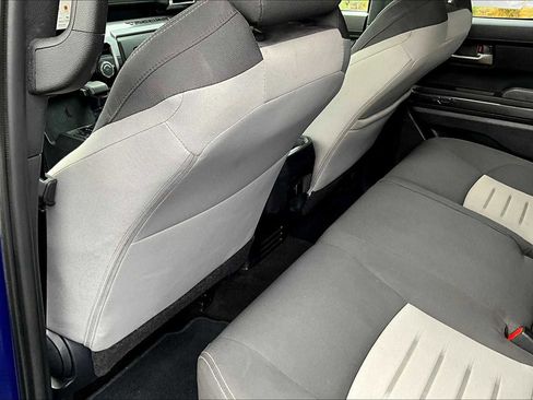 Used 2025 Toyota Tacoma TRD Off-Road image 12