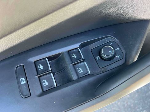 Used 2023 Volkswagen Jetta SE FWD image 23