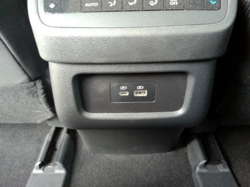Used 2025 Nissan Pathfinder SV FWD image 27