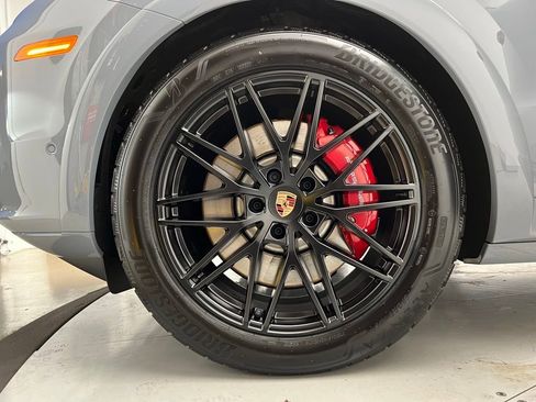 New 2026 Porsche Cayenne GTS image 27