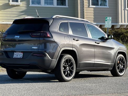Used 2016 Jeep Cherokee Latitude FWD image 4
