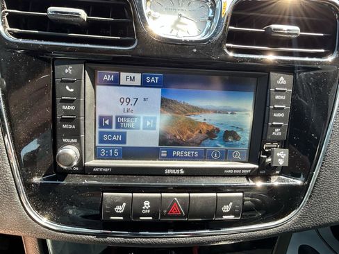 Used 2012 Chrysler 200 Limited FWD image 22